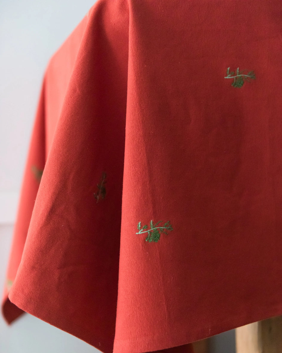 Holly Sprig Tablecloth